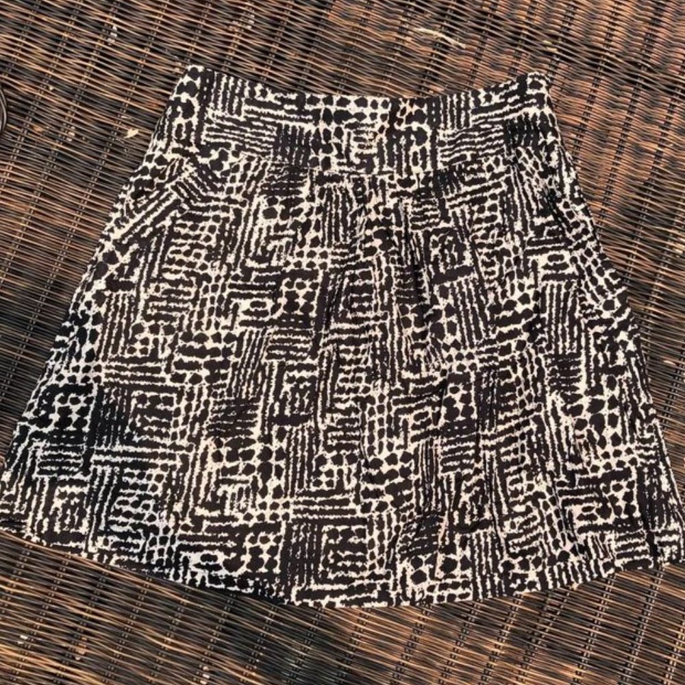 Funky-patterned Forever 21 Skirt with POCKETS!
